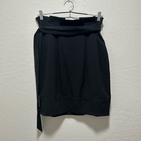 BCBG MAX AZRIA peplum skirt with belt - Picture 6 of 7